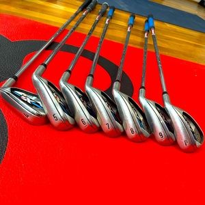 Complete golf iron set